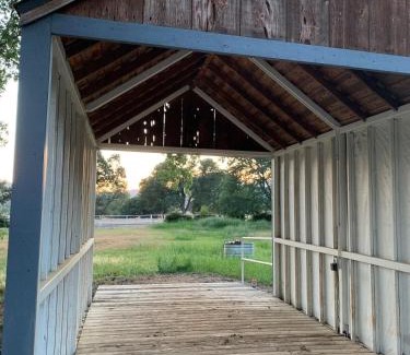 Woodlake Apartment | Ranch stay near Sequoias