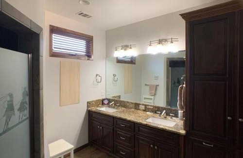 Woodlake Apartment | Ranch stay near Sequoias