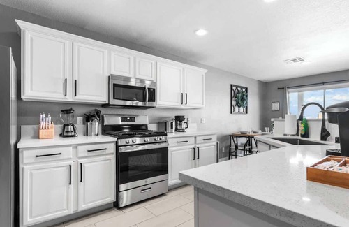 North Las Vegas House | Rare 6BR Gem w/Pickleball, Pool, & Arcade in NLV