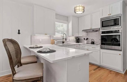 Buford House | RARE EASY ACCESS PRIVATE FLOATING DOCK 4 BED ROOM HOME!