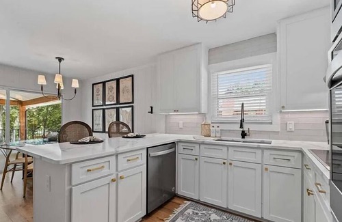 Buford House | RARE EASY ACCESS PRIVATE FLOATING DOCK 4 BED ROOM HOME!