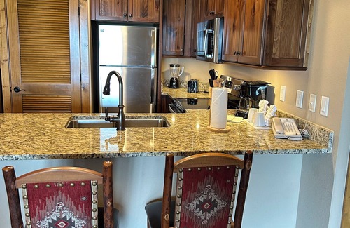 Gatlinburg Resort | Rare Thanksgiving week 2-bedroom resort in fantastic Gatlinburg TN.