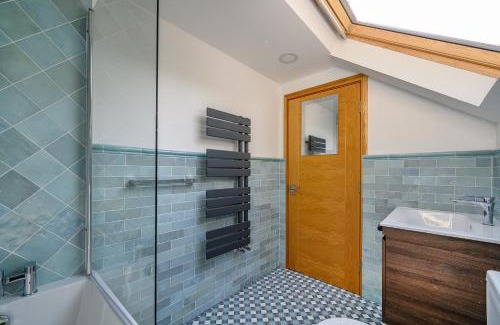 Batley House | -RD7B- For your relaxed and Cosy stay with Free WiFi