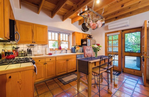 Historic Eastside House | READ OUR REVIEWS! Enchanting art-filled adobe, lush gardens, easy walk to Plaza