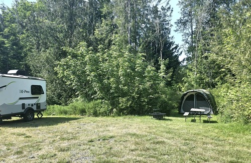 Port Angeles RV Rental | Ready-to-Camp Tent Site - Glamping Tent Site with Queen Air Mattress