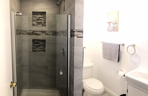 Eureka Apartment | Recently renovated centrally located in Eureka