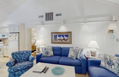 Night Heron Condo | Recently Updated Resort Villa with WiFi & Pool - Quick Walk to Beach