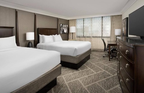 Lloyd District House | Recharge at Our Hotel Near Downtown Portland!