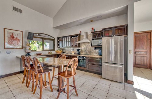 Tarcoles Villa | Reconnect with Nature! Private Pool, BBQ. Sleeps10