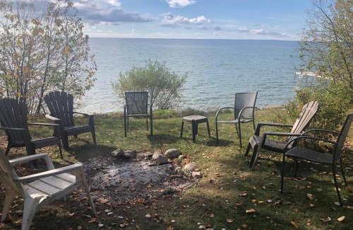 Ramara House | Red Brickhouse Lakefront Cottage