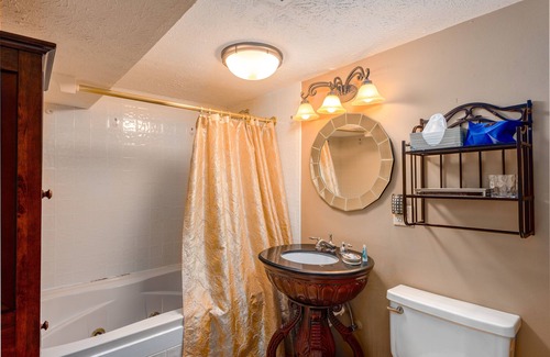 Eureka Springs Historic District Bed & Breakfast | Red Bud Manor
