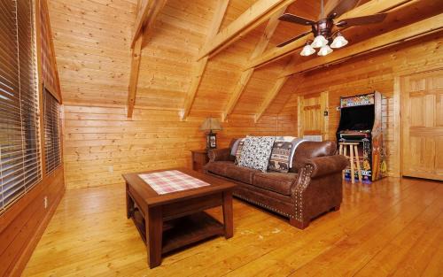 Sevierville Villa | Red Cedar Lodge