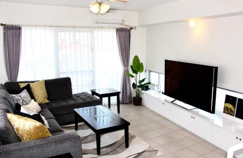 Makiminato Apartment | Red Dragon Okinawa-モダンデザインが映える贅沢な一棟貸切ステイ