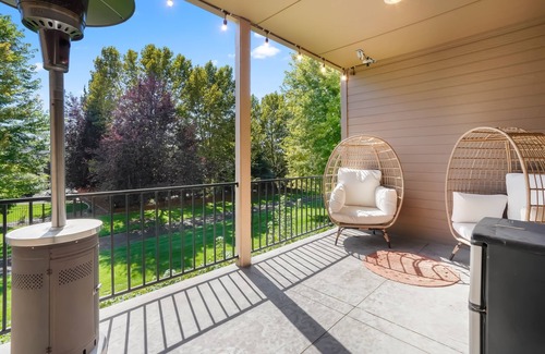 Meridian House | Red Hills Large Meridian Home Sleeps 16+ Theatre Room!