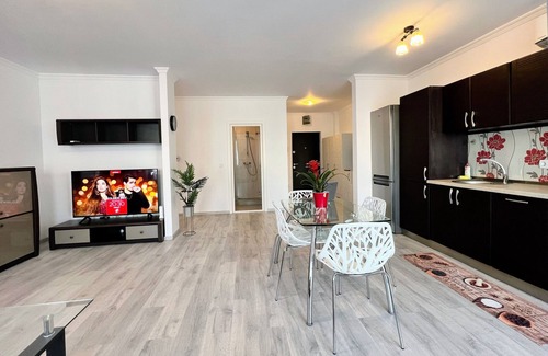 Cluj-Napoca Apartment | Red Hotel Riviera Suite & Lake