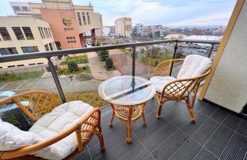 Cluj-Napoca Apartment | Red Hotel Riviera Suite&Lake