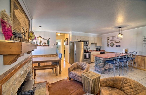 Red River Condo | Red River Condo w/Fire Pit: 1/2 Mi to Slopes!