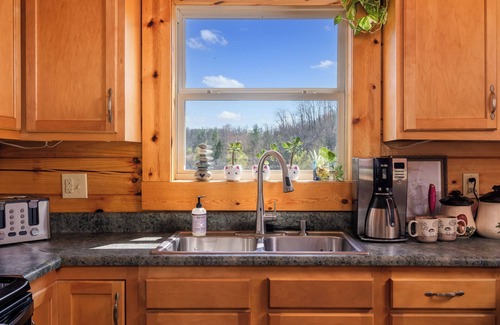 Primrose Cabin | Red River Gorge Cabin with Hot Tub~AMAZING VIEW~Pool Table~Perfect for groups