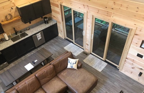 Campton Cabin | Red River Gorge Turtle Falls Hot Tub Firepit Wi-Fi