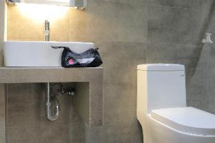 Mandaue Hotel | RedDoorz at Grand Apartelle Hernan Cortes Cebu