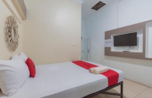 Karawang Hotel | RedDoorz at Jalan Otista Karawang