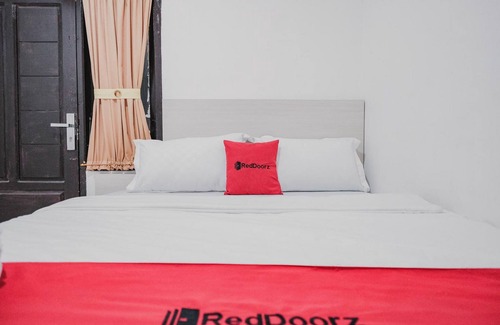 Bengkulu Hotel | RedDoorz near Jalan Soeprapto Bengkulu