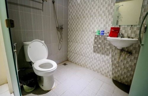 Banjarmasin Hotel | RedDoorz near Pasar Tarapung Siring Banjarmasin
