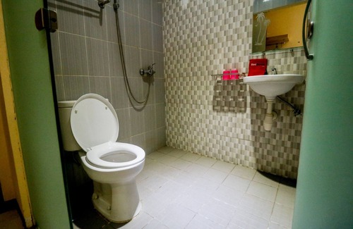 Banjarmasin Hotel | RedDoorz near Pasar Tarapung Siring Banjarmasin
