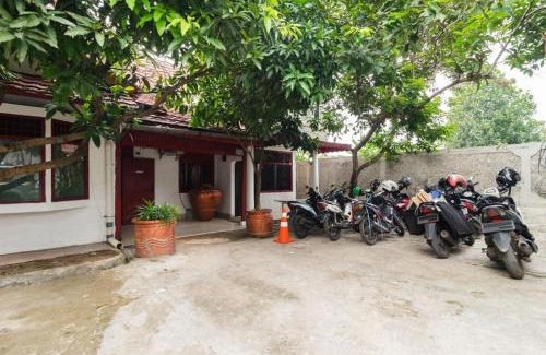 South Tangerang House | RedDoorz near Universitas Pamulang