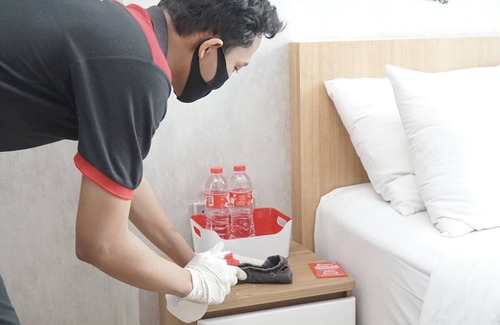 Bitung Hotel | RedDoorz Plus @ Bitung City Center