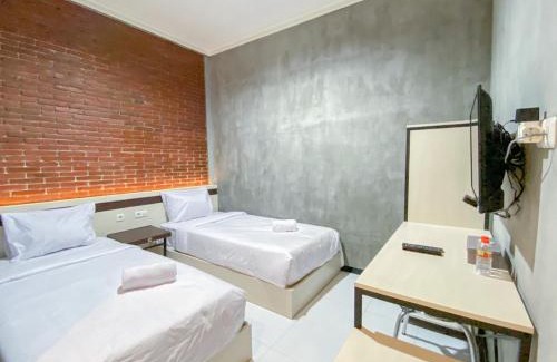 Sidomulyo Hotel | RedDoorz Syariah At Mitra Guest House