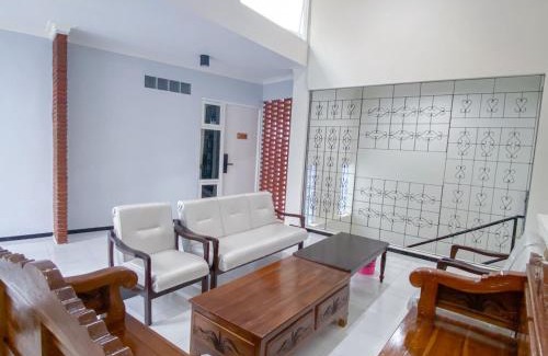 Sidomulyo Hotel | RedDoorz Syariah At Mitra Guest House
