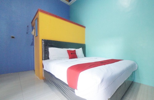 Banyuwangi Hotel | RedDoorz Syariah near Mall Roxy Banyuwangi 2