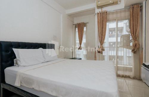 Tangerang Hotel | RedLiving Apartemen Skylounge Tamansari - Vanez Room