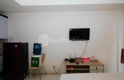 Tangerang Hotel | RedLiving Apartemen Skylounge Tamansari - Vanez Room