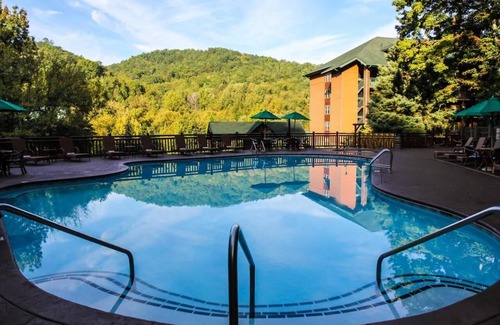 Gatlinburg Resort | Reduced-Enjoy Christmas in 2 BR lux resort, indoor waterpark & Smoky Mtn views