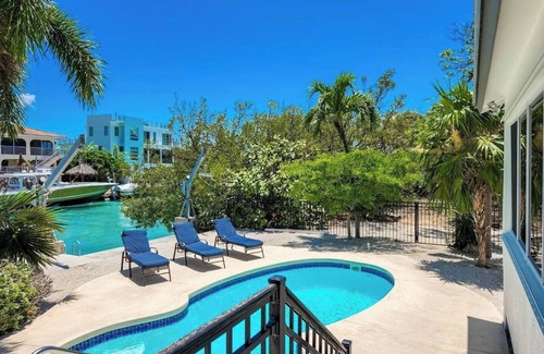 Marathon House | Reel Sunset 3/2 with Pool and Canalfront in Duck K