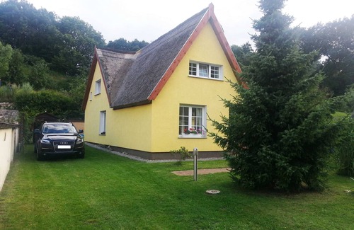 Kamminke House | Reetdachhaus Juhnke 120qm im Grünen mit 2 Schlafräumen - Ferienhaus