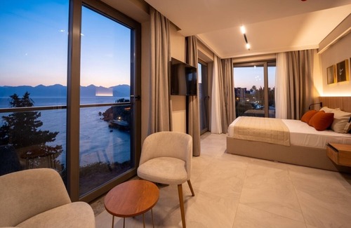 Eski Lara Hotel | Reev Coffee&Hotel