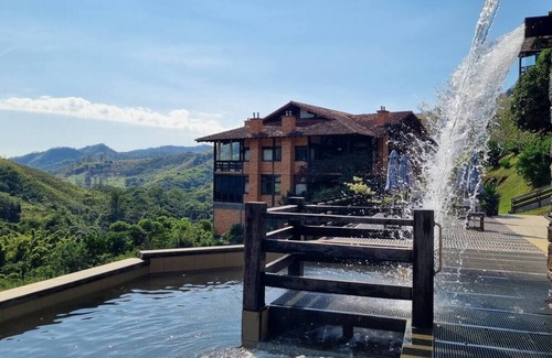 Araras Apartment | Refúgio Rústico em Condomínio Vilarejo das Cachoeiras