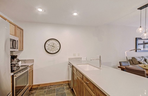 Breckenridge Condo | Refined With Sunny Views 2 Blocks To Downtown Breck 1 Bedroom Condo by RedAwning