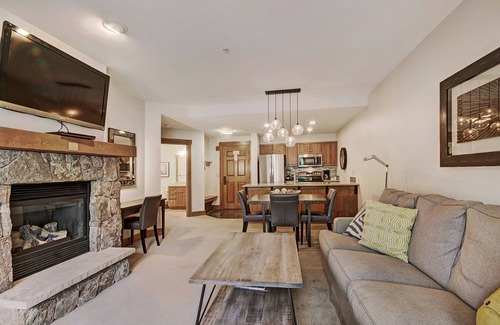Breckenridge Condo | Refined With Sunny Views 2 Blocks To Downtown Breck 1 Bedroom Condo by RedAwning