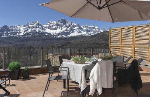 Panticosa Apartment | Refugio del Valle by BeValle