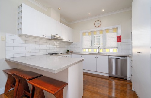 Armidale House | Refurbished cottage within 5 minutes walk to central Armidale