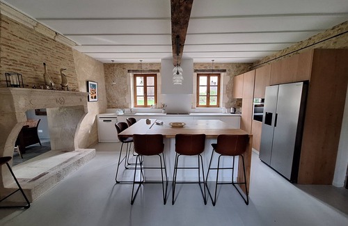 Rimons House | Refurbished Stone-Built Farmhouse with Large Pool Set in 7 Acres