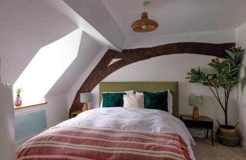 South Leigh House | RefurbishedCottage-Sleeps4-PetFriendly-Garden