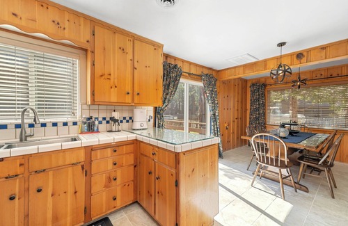 Al Tahoe Cabin | Regan Beach Cabin Retreat: 3BRs in home 1 block to Regan Beach, Lake Tahoe