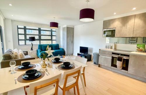 St. Johns Wood Apartment | Regents Park 3-BR flat w. balcony near Marylebone
