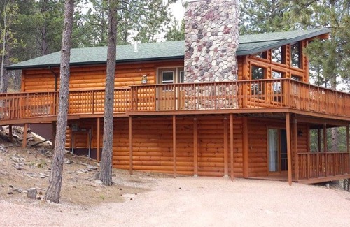 Rapid City House | Reinerheim Secluded Cabin Close to ATV trails!