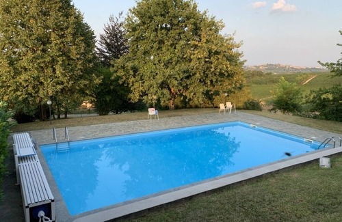 Montegrosso dʼAsti House | Relais" Podere Le Gaggie "ape "La Terrazza Asti Alba Nizza